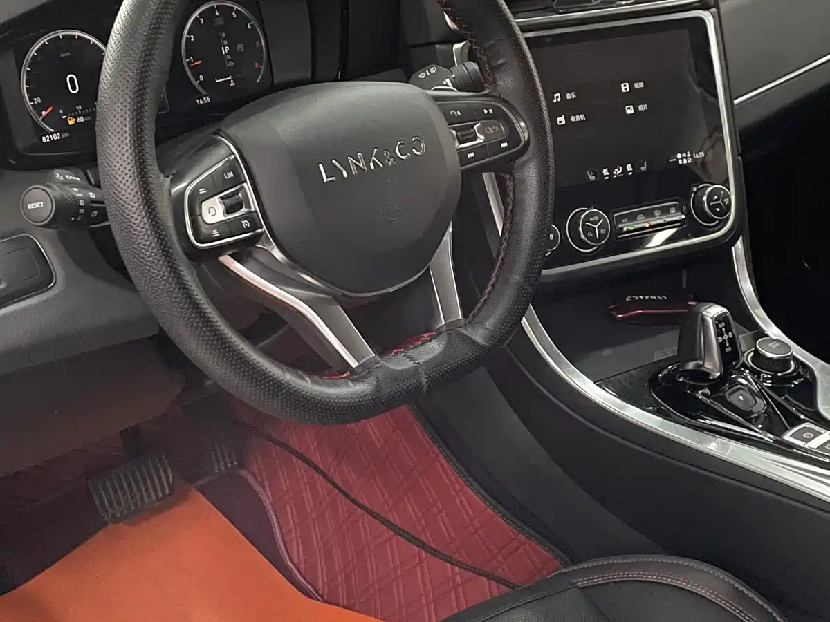 Lynk & Co 01 2017 2.0T AWD Pro фото 7