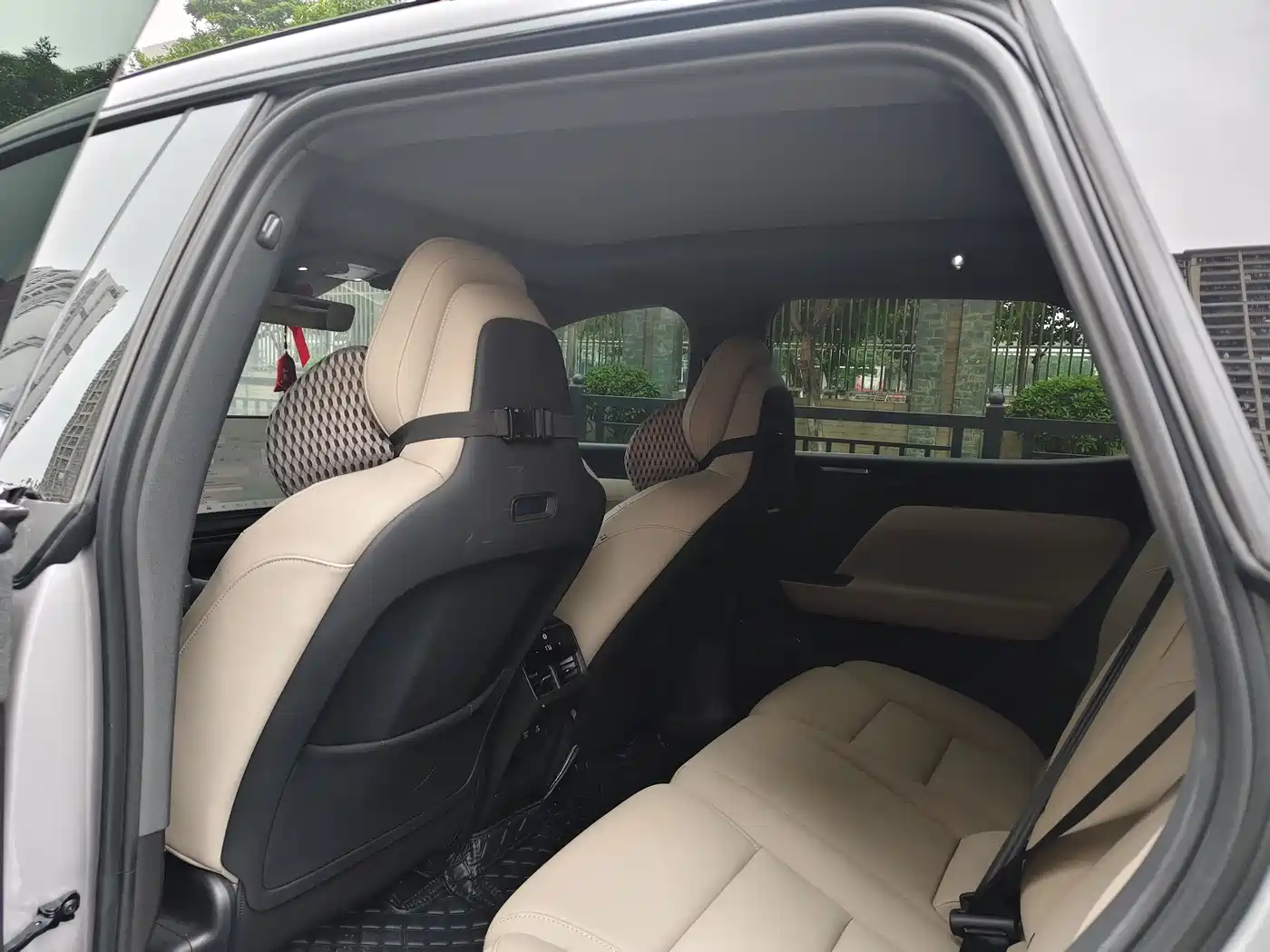 Volvo XC70 Plug-in Hybrid 2025 High-end Version фото 10