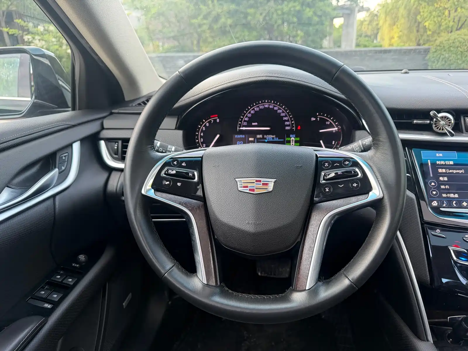 Photo 10 - Cadillac XTS