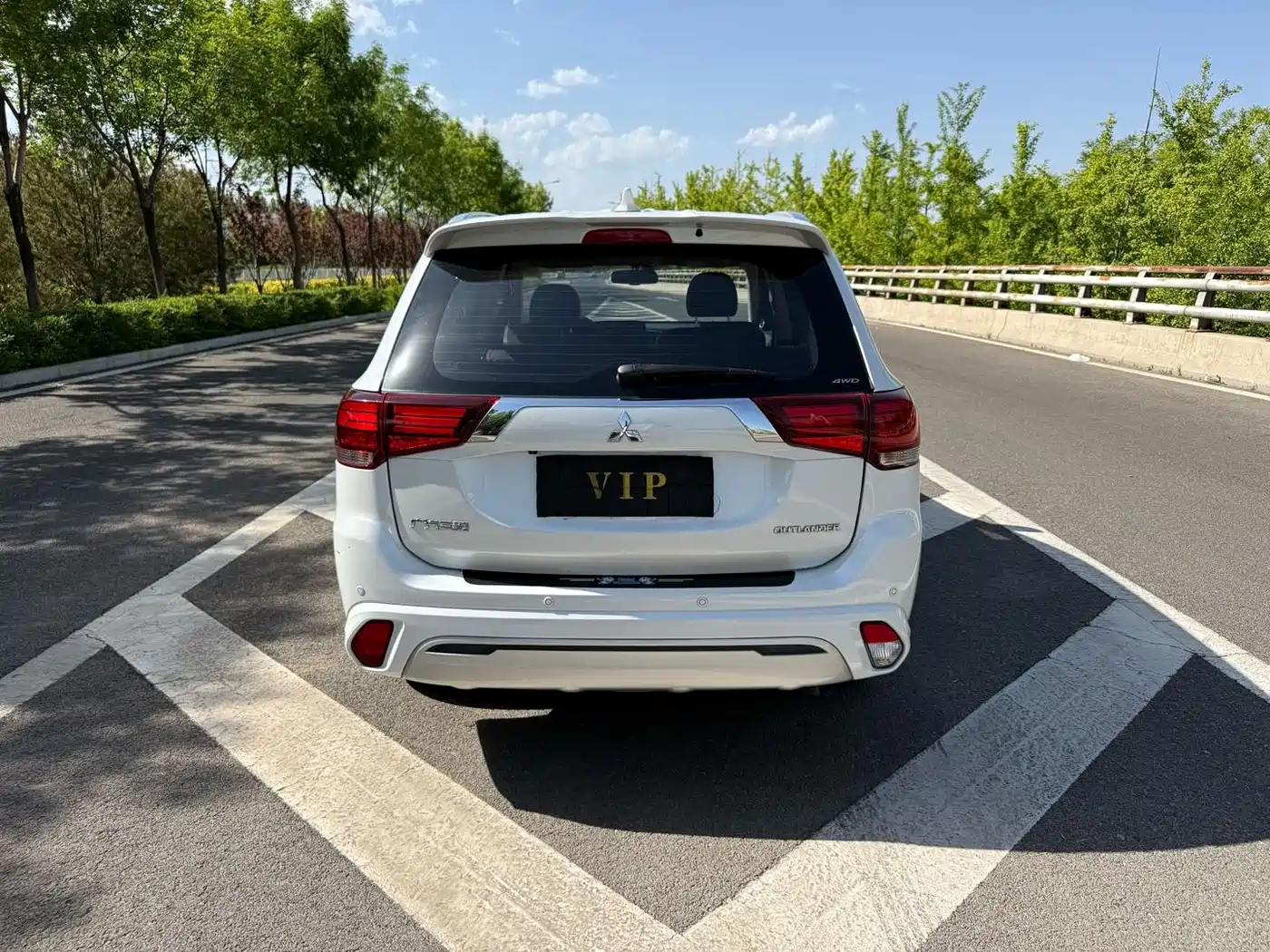 Mitsubishi Outlander 2021 2.4L 4WD Deluxe Edition 7-Seater фото 8