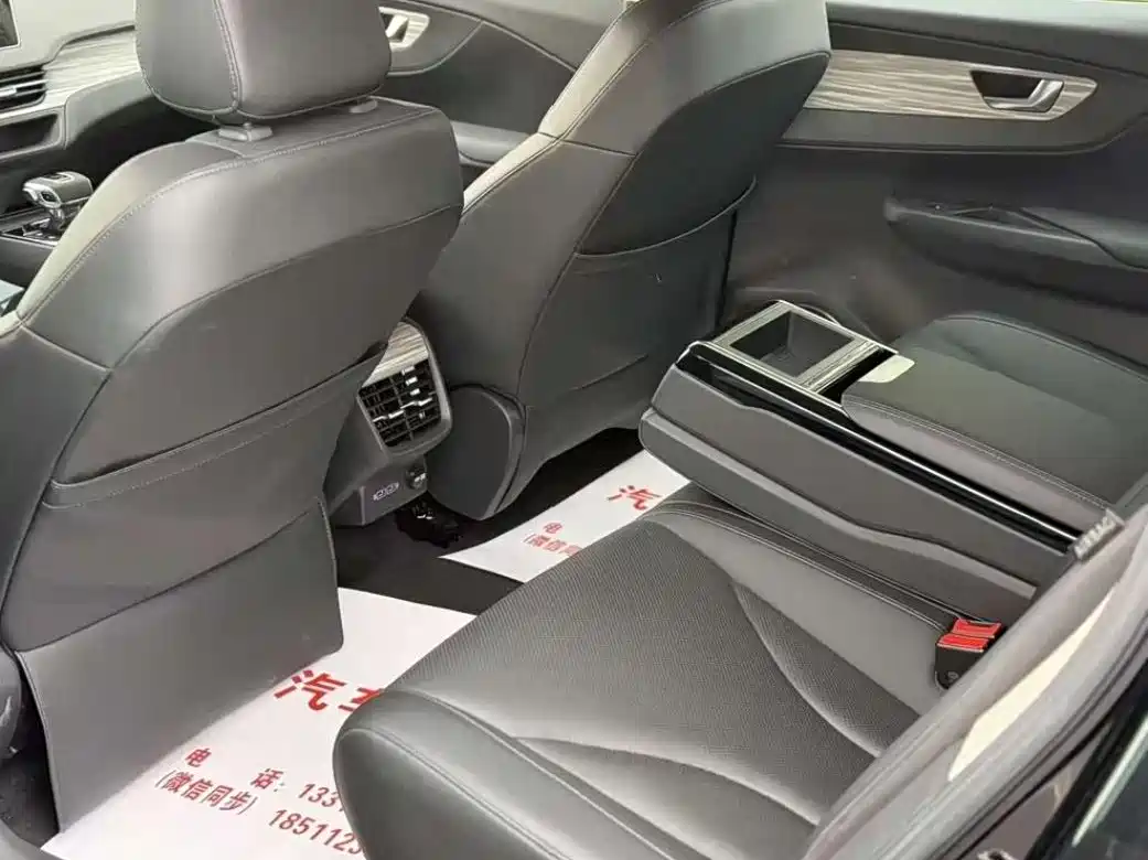 Hongqi E-QM5 2025 Model 500km Travel Edition фото 9