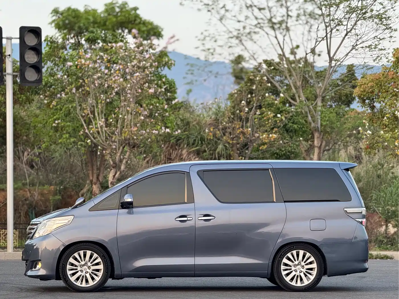 Toyota Alphard 2011 3.5L Luxury Edition фото 23