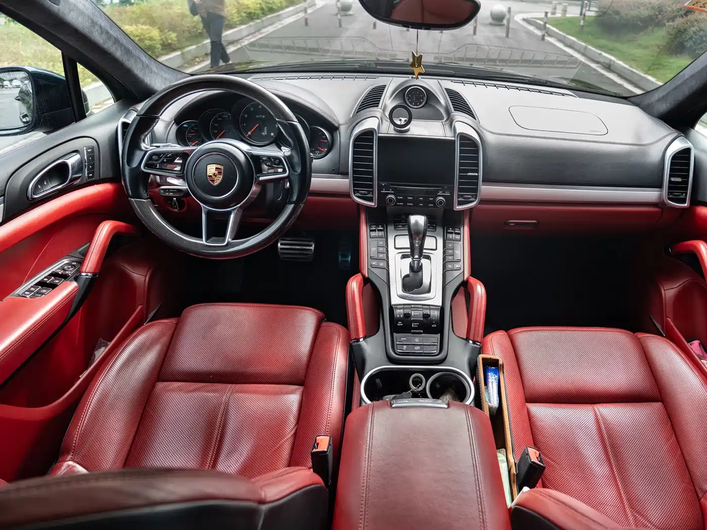 Photo 8 - Porsche Cayenne