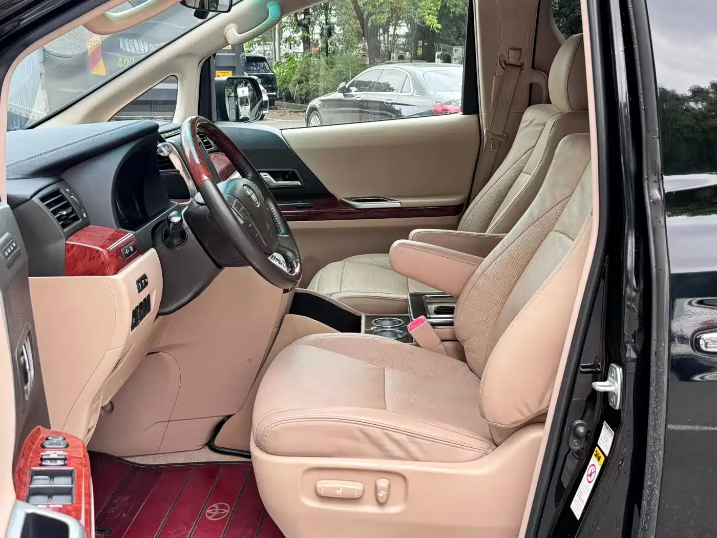 Toyota Alphard 2011 3.5L Luxury Edition фото 5