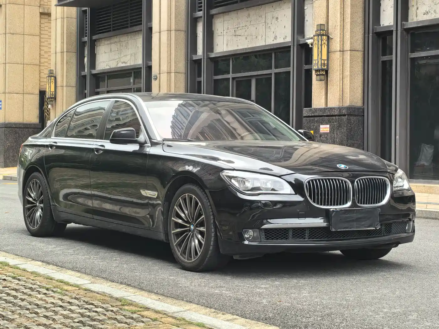 BMW 7 Series 2009 Model 740Li Leading Edition фото 5