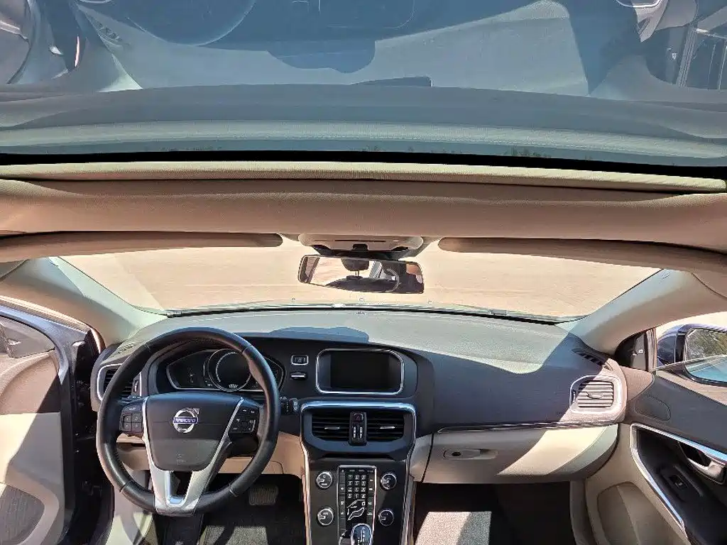 Volvo V40 2013 2014 2.0T Zhiya Edition