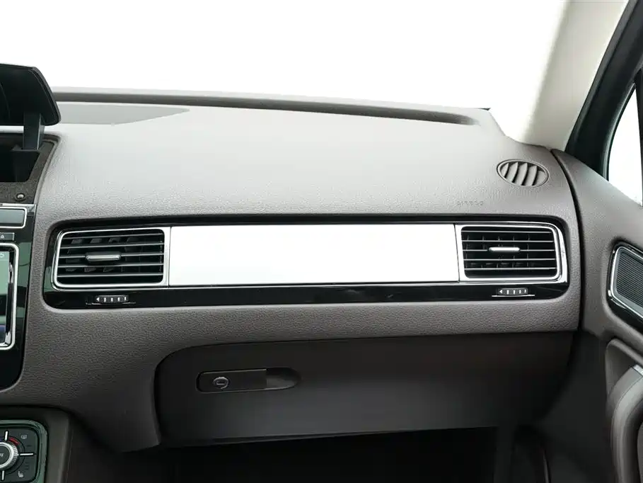 Volkswagen Touareg 2017 3.0TSI Explorer Edition фото 16