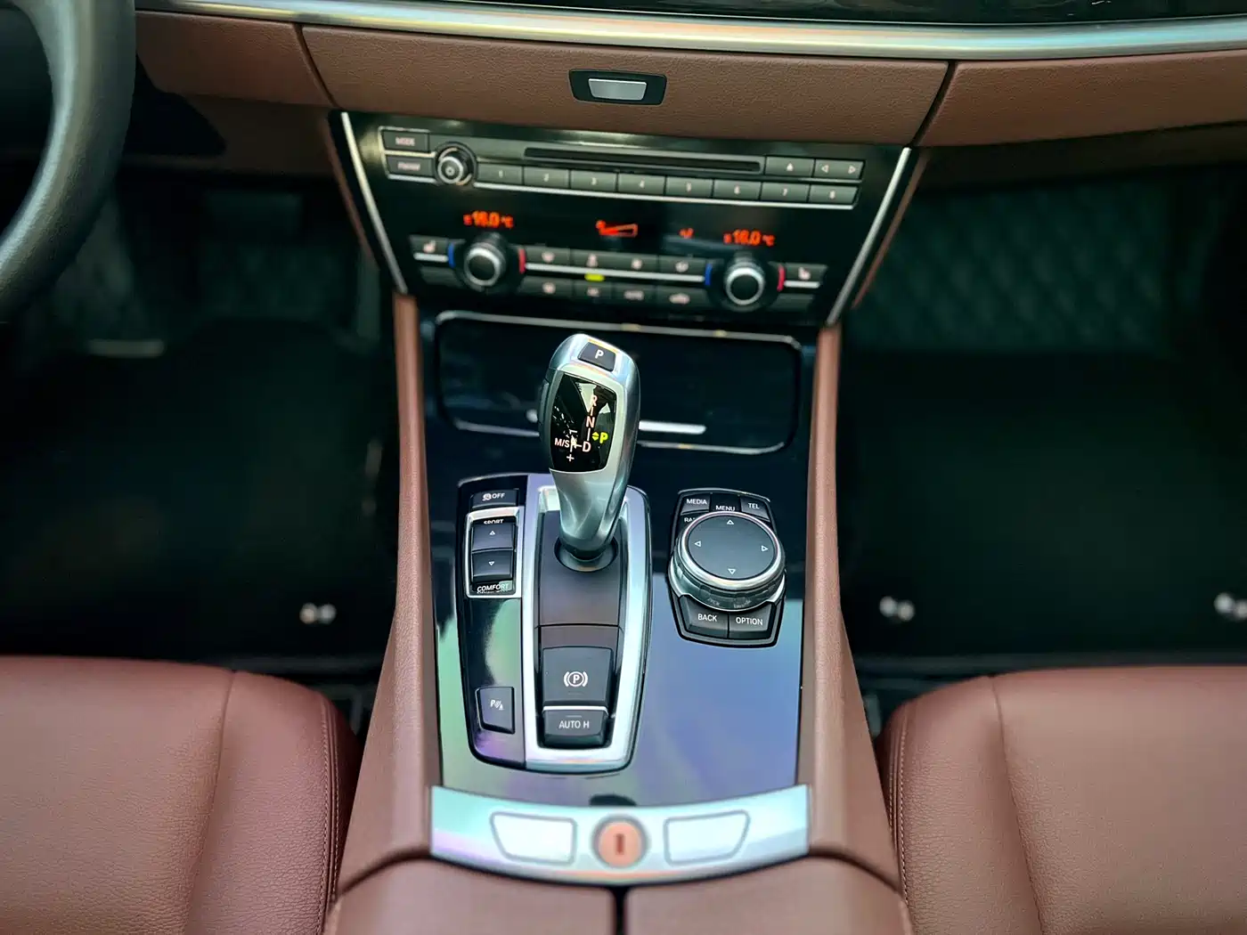 BMW 5 Series GT 2016 2015 528i Leading