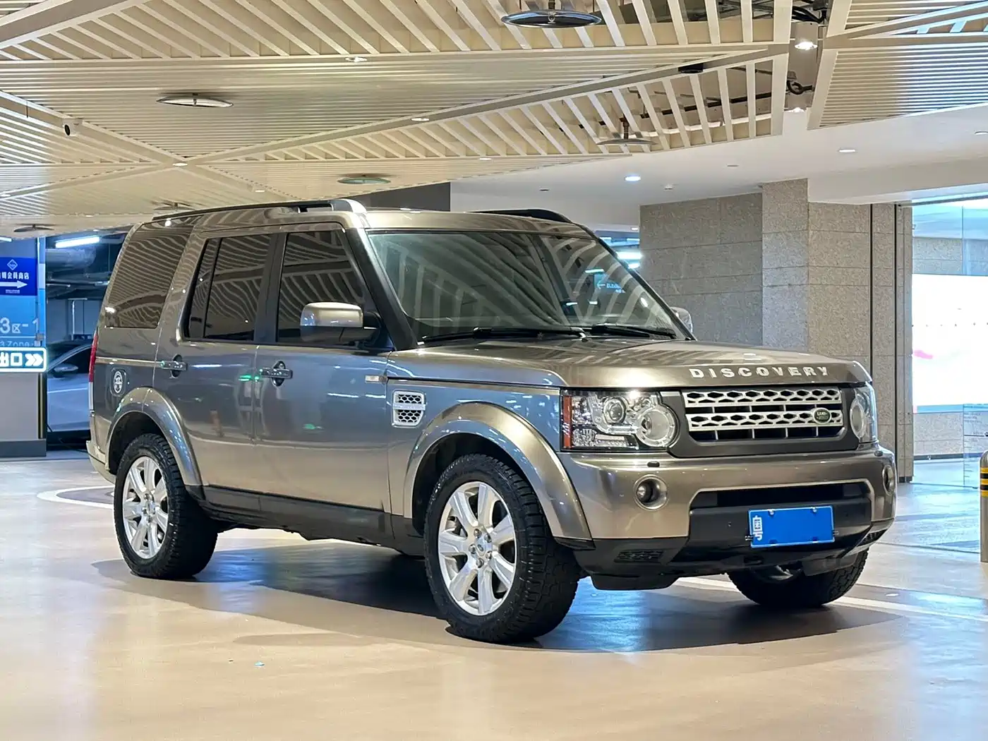 Land Rover Discovery 2013 3.0 SDV6 HSE Diesel фото 3