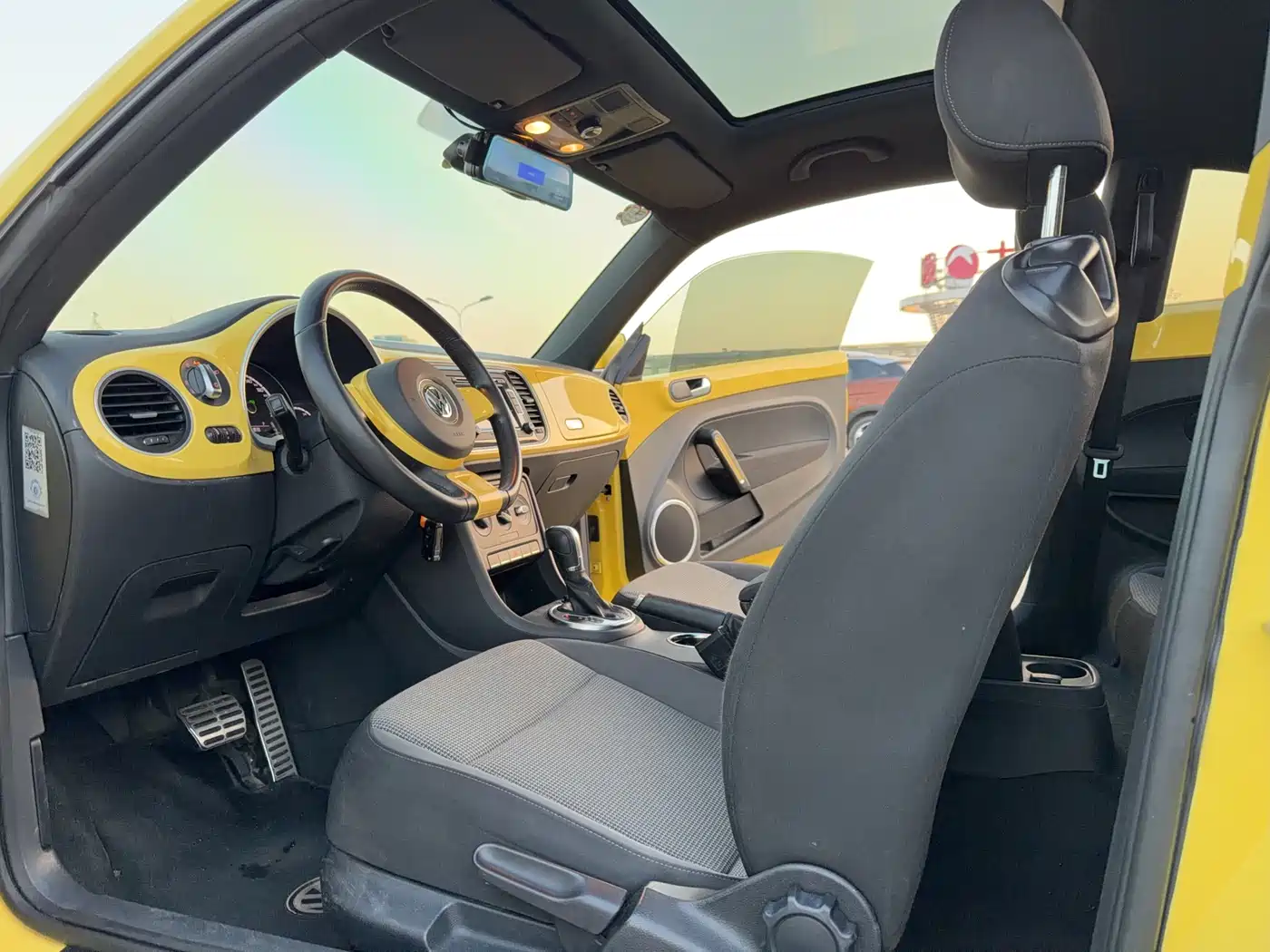 Volkswagen Beetle 2015 180TSI фото 10