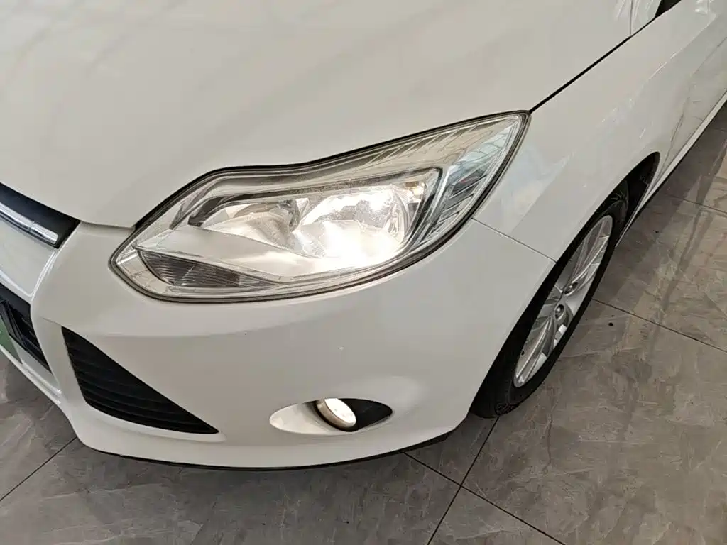 Фото 24 - Ford Focus