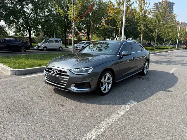 Audi A4L 40 TFSI, Люкс Элеганс