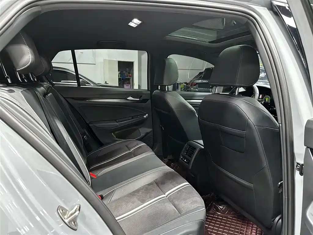 Volkswagen Golf 2023 Facelift 280TSI DSG R-Line Lite фото 17