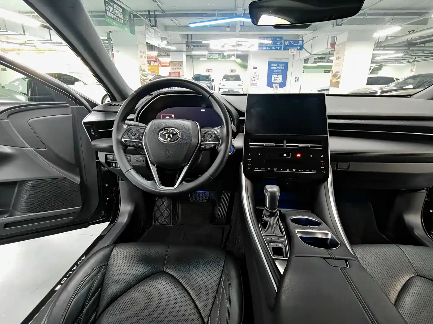 Toyota Avalon 2023 Hybrid 2.5L Luxury Edition фото 6