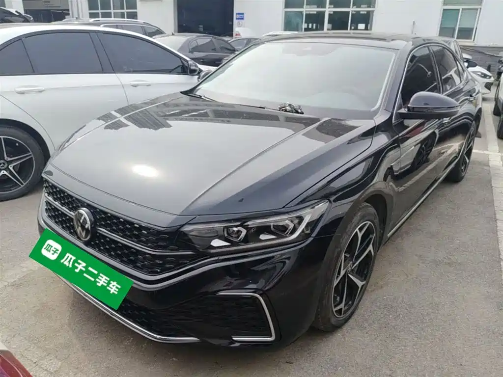Volkswagen Passat 2025 Outstanding 380TSI Starlight Dragon Glory Edition