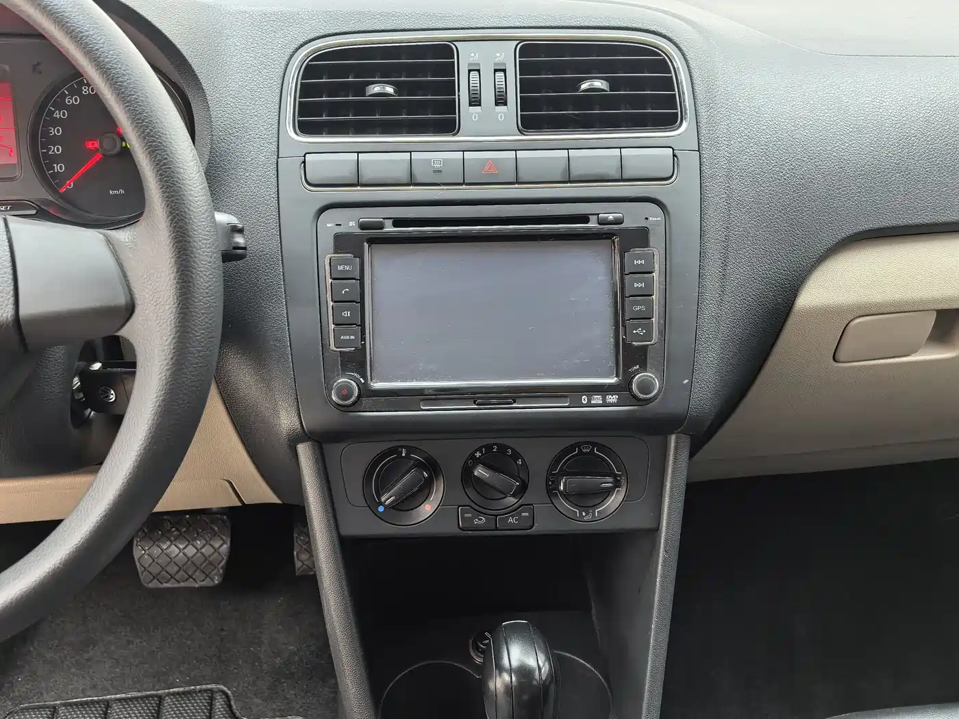 Volkswagen Polo 2013 1.6L Automatic Comfort Edition фото 14