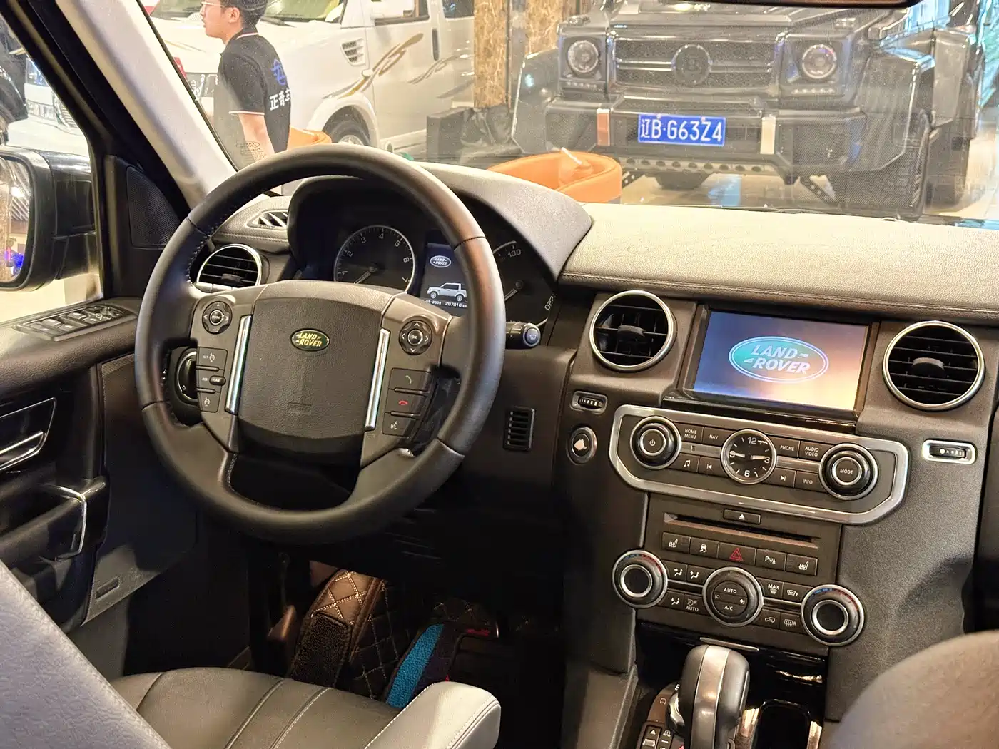 Land Rover Discovery 2010 4.0 V6 HSE Petrol фото 21
