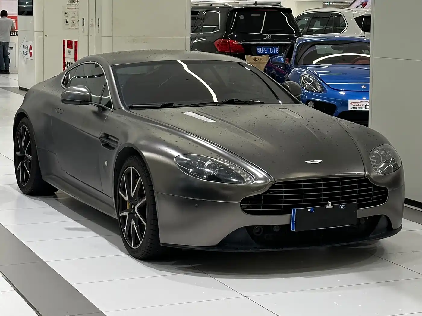 Фото 4 - Aston Martin V8 Vantage