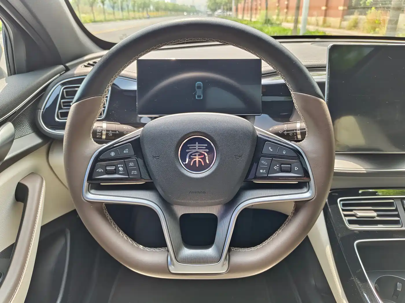 BYD Qin PLUS 2023 Champion Edition DM-i 120KM Excellence фото 28