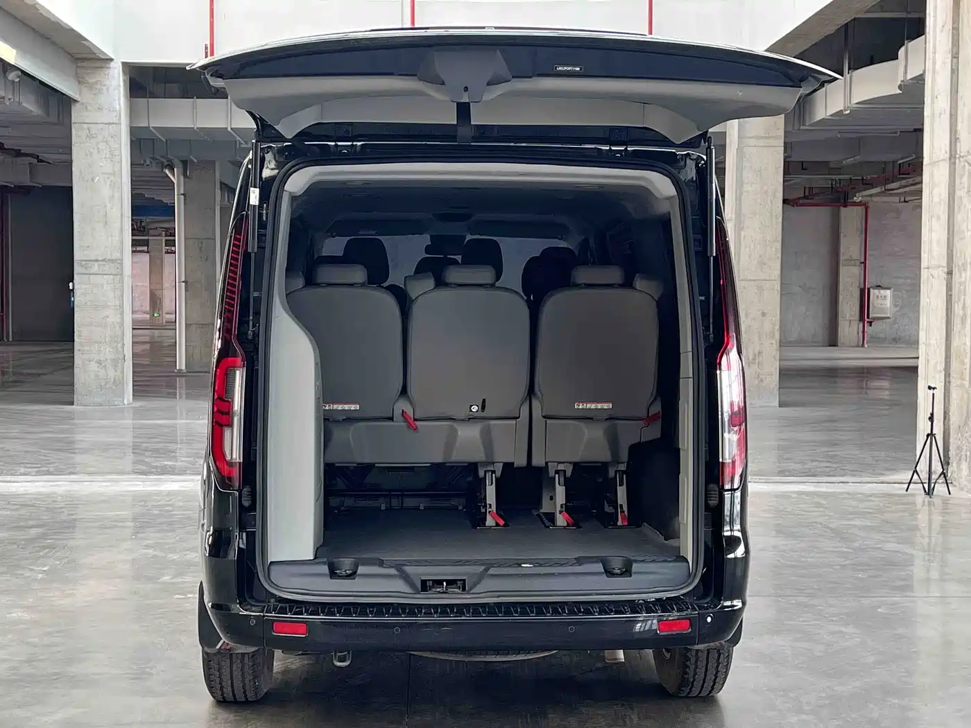 Ford Transit 2024 2023 Model 2.0T Diesel Automatic Business Travel Mid-Axis Mid-Roof 7/8/9 Seater