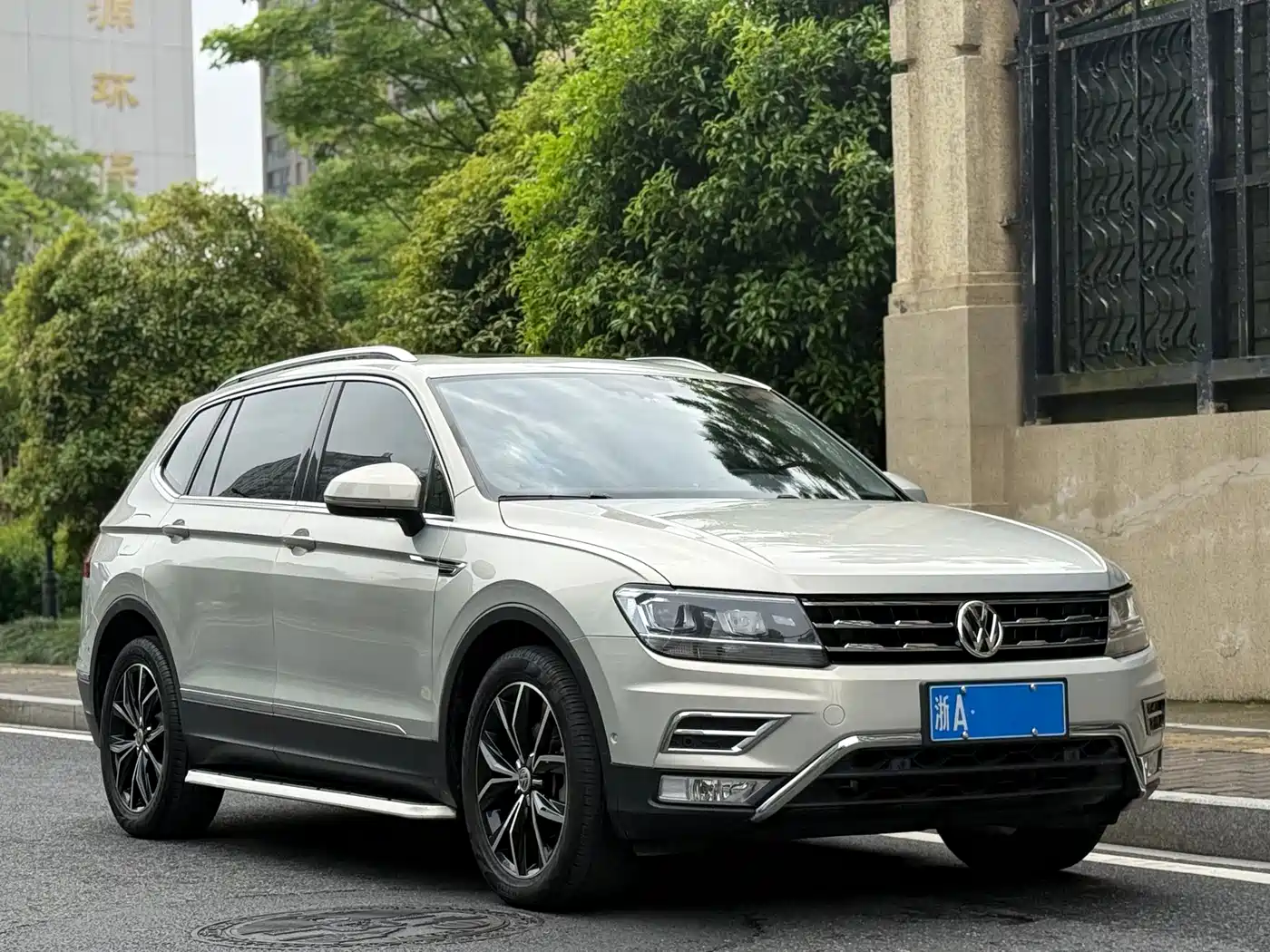 VOLKSWAGEN TIGUAN L