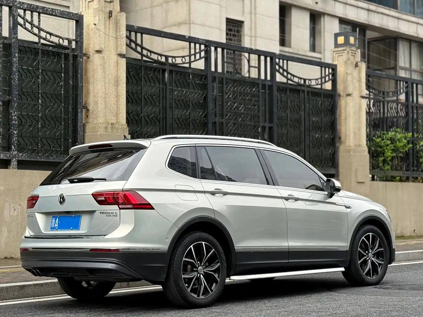 VOLKSWAGEN TIGUAN L