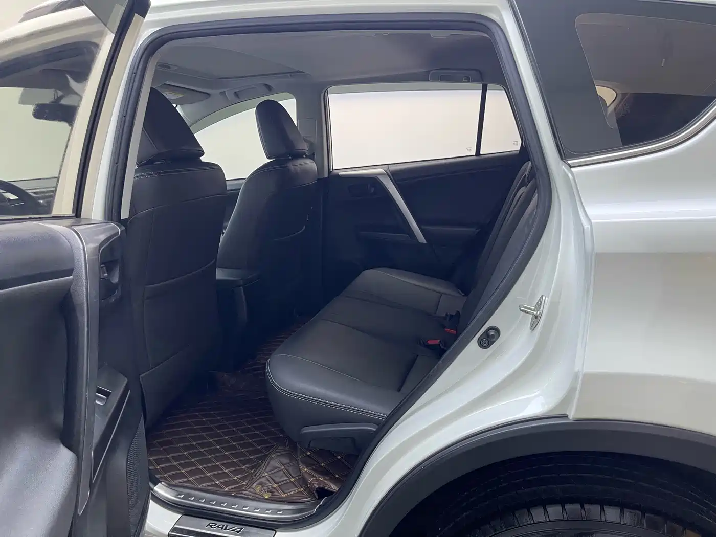 Toyota RAV4 Rongfang 2016 2.0L CVT 2WD Trend (China V) фото 13