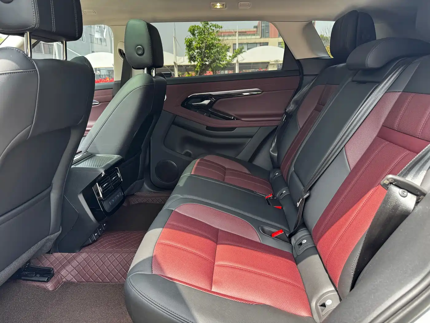 Land Rover Range Rover Evoque 2023 Range Rover Evoque L 249PS Luxury Edition фото 8