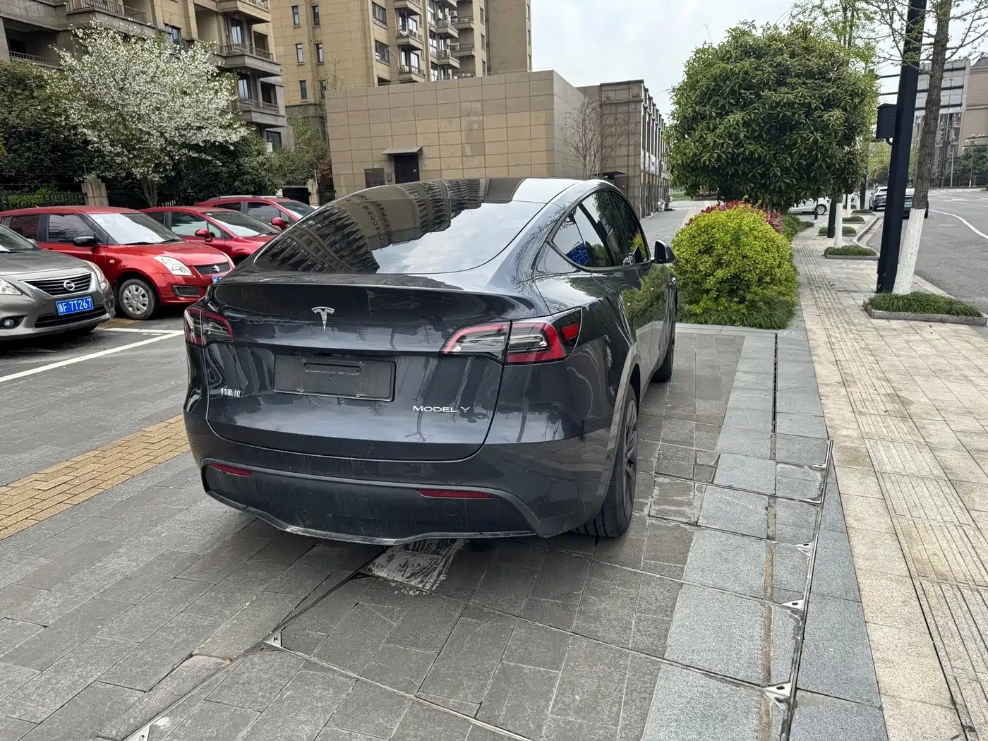 TESLA MODEL Y