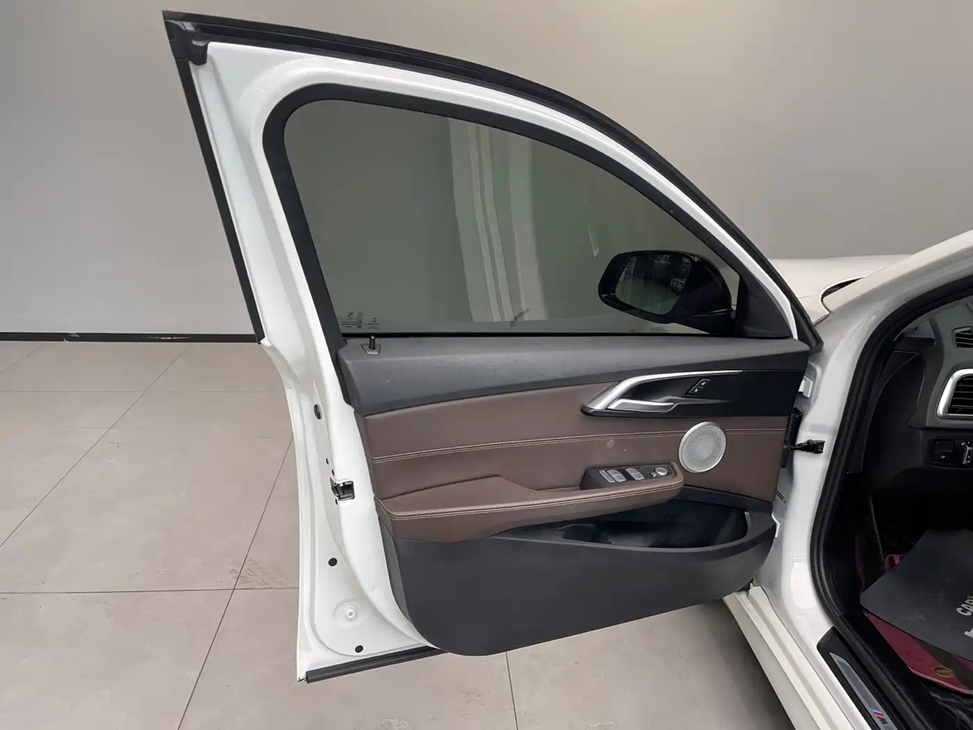 BMW 1 Series 2022 120i M Sport Shadow Edition фото 26