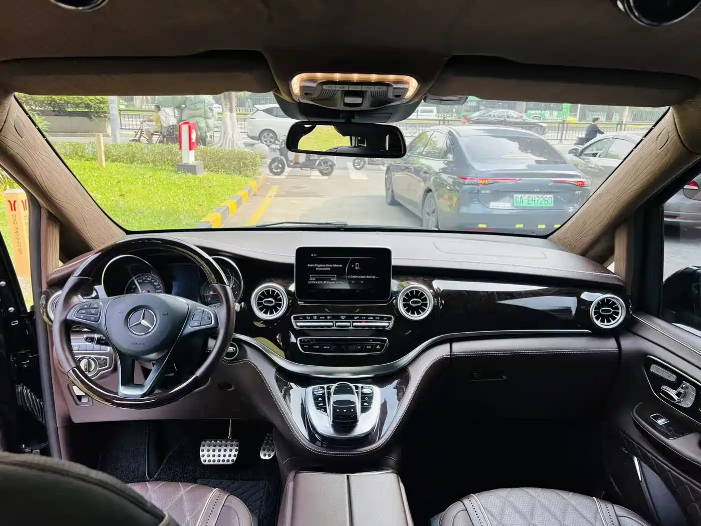Mercedes-Benz V-Class 2018 V 260 L Premium Long Wheelbase Edition China VI фото 19