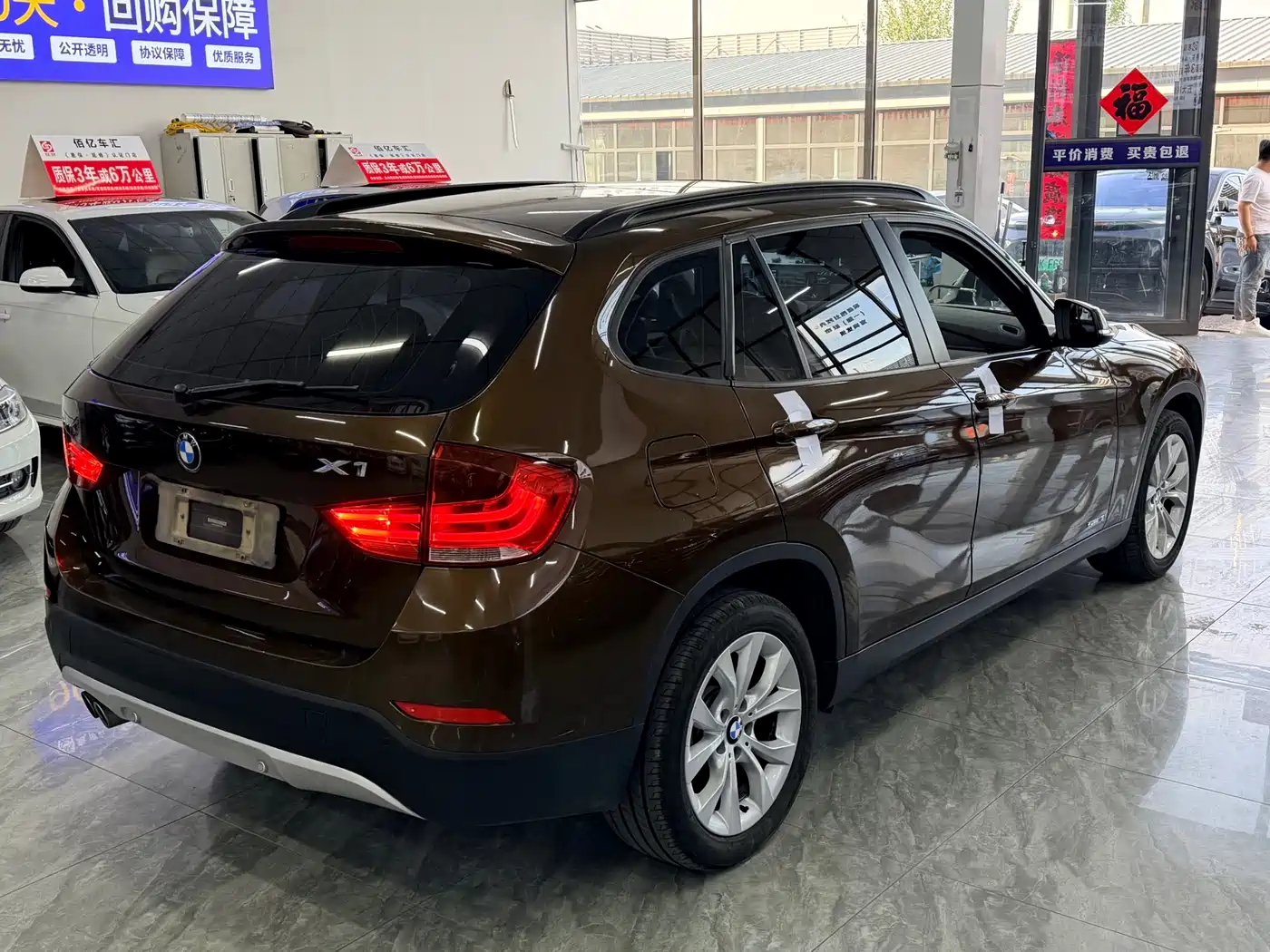 BMW X1 2014 sDrive18i Fashion Edition фото 9