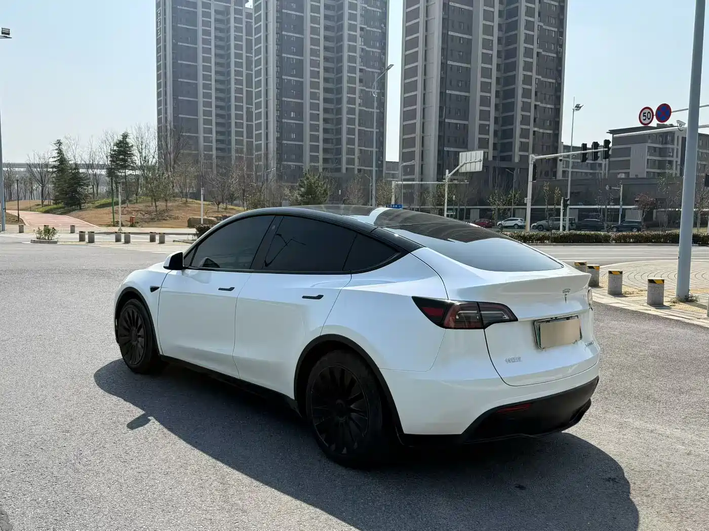 TESLA MODEL Y