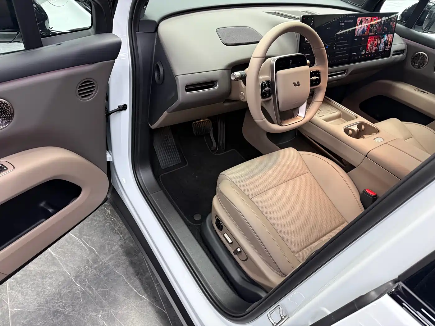 Li Auto i6 2026 2025 2WD Base Model
