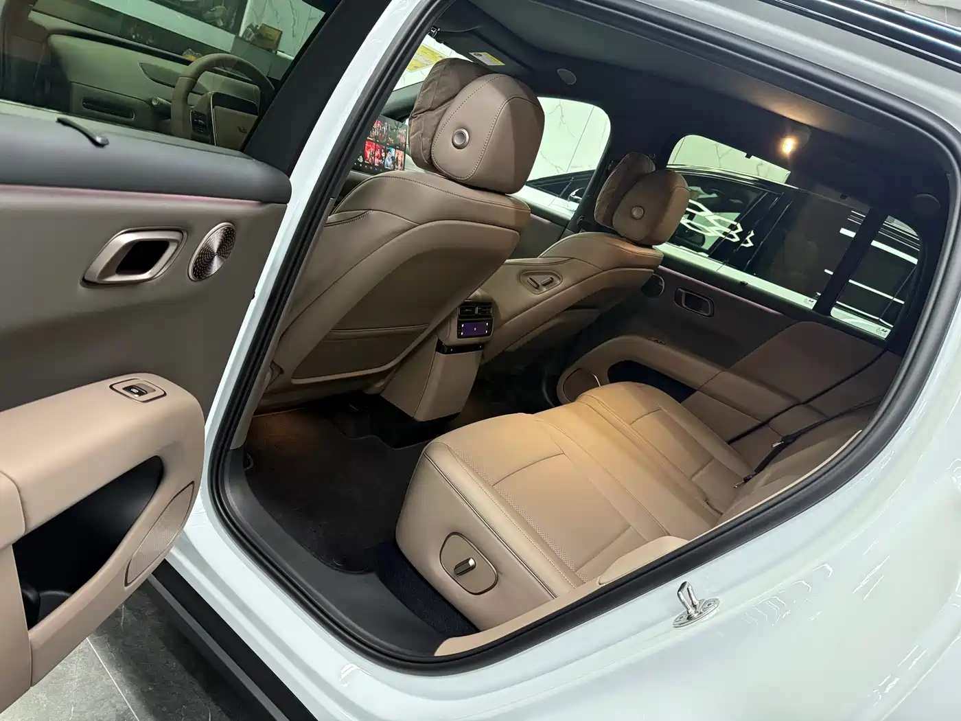Li Auto i6 2026 2025 2WD Base Model