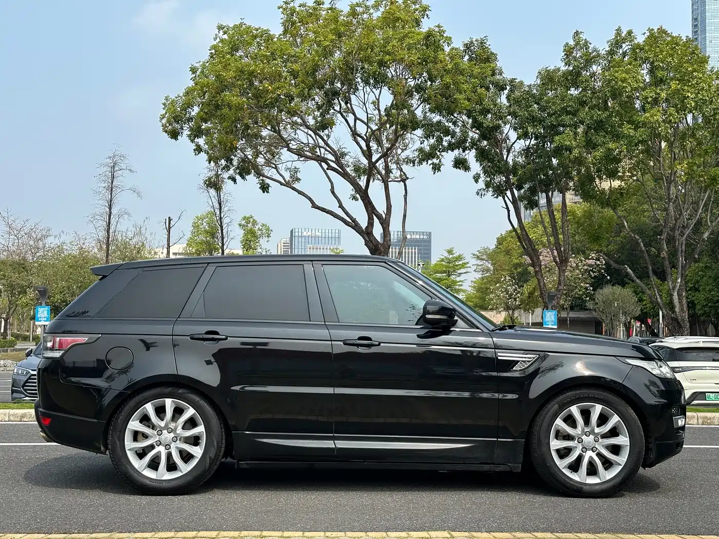 Land Rover Range Rover Sport 2015 3.0 SC V6 HSE фото 16