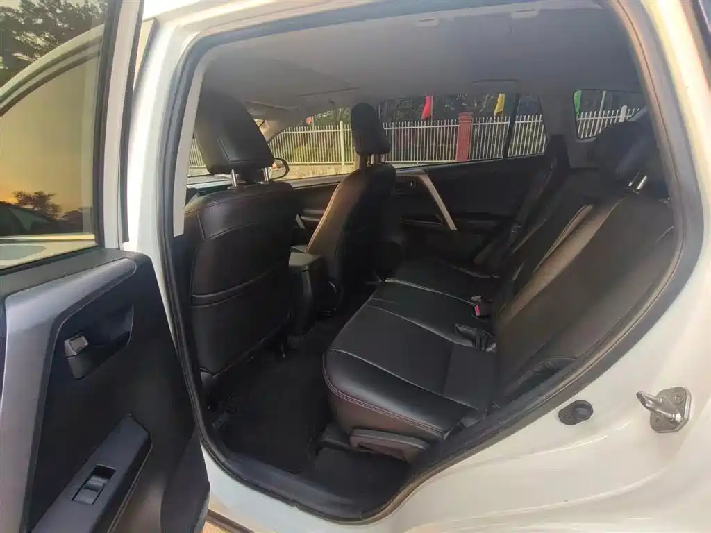 Toyota RAV4 Rongfang 2018 2.0L CVT 2WD Trend X Edition фото 4