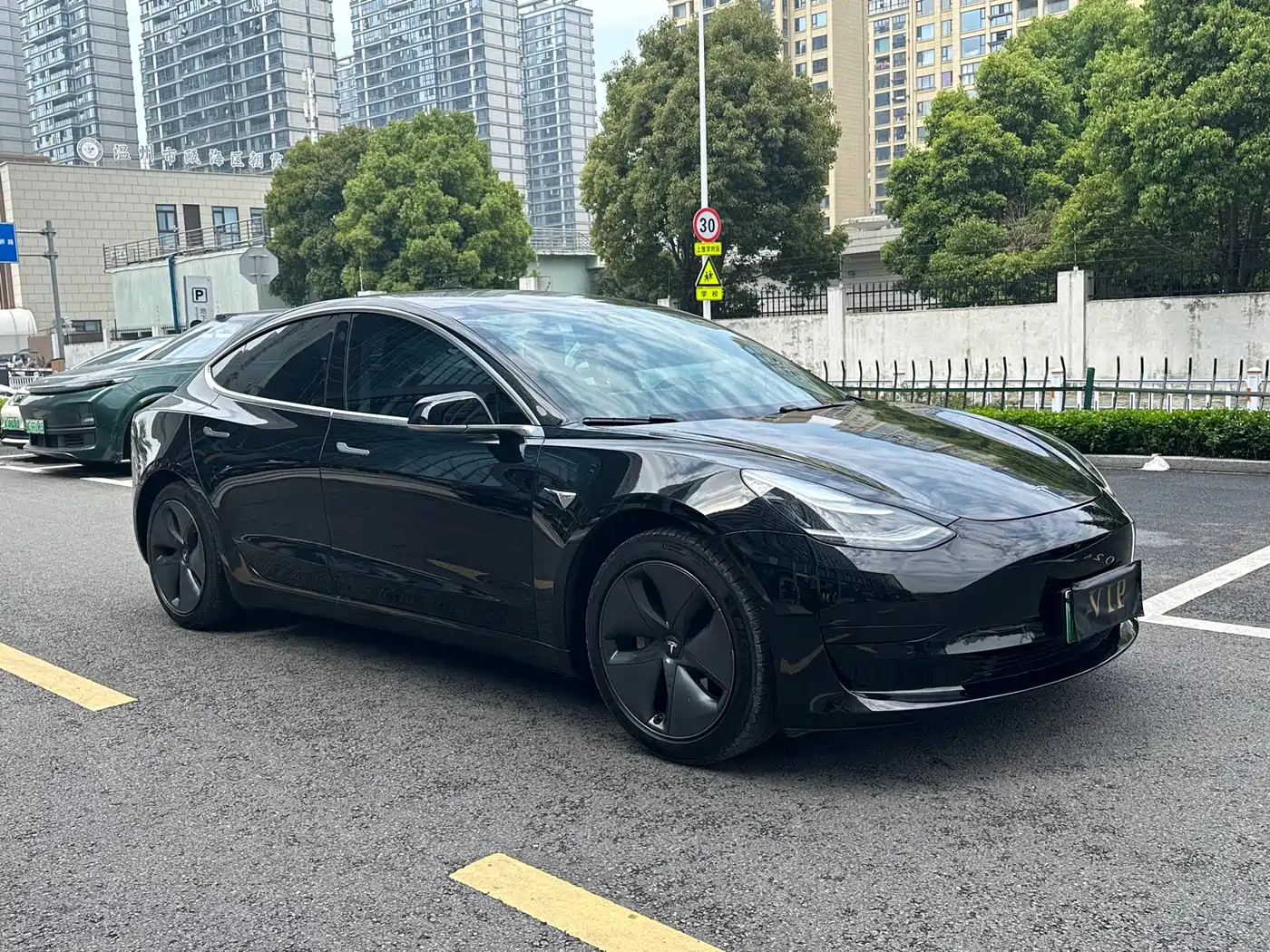 TESLA MODEL 3