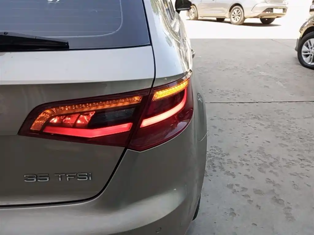 Audi A3 2016 Sportback 35 TFSI Leadership фото 8