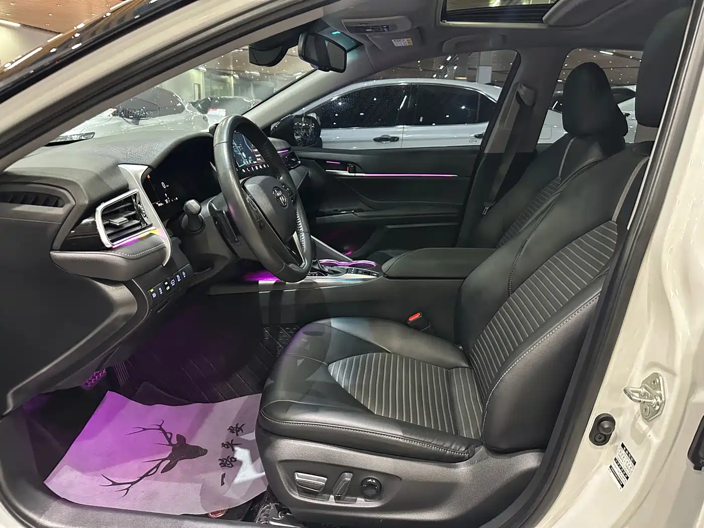 Фото 9 - Toyota Camry