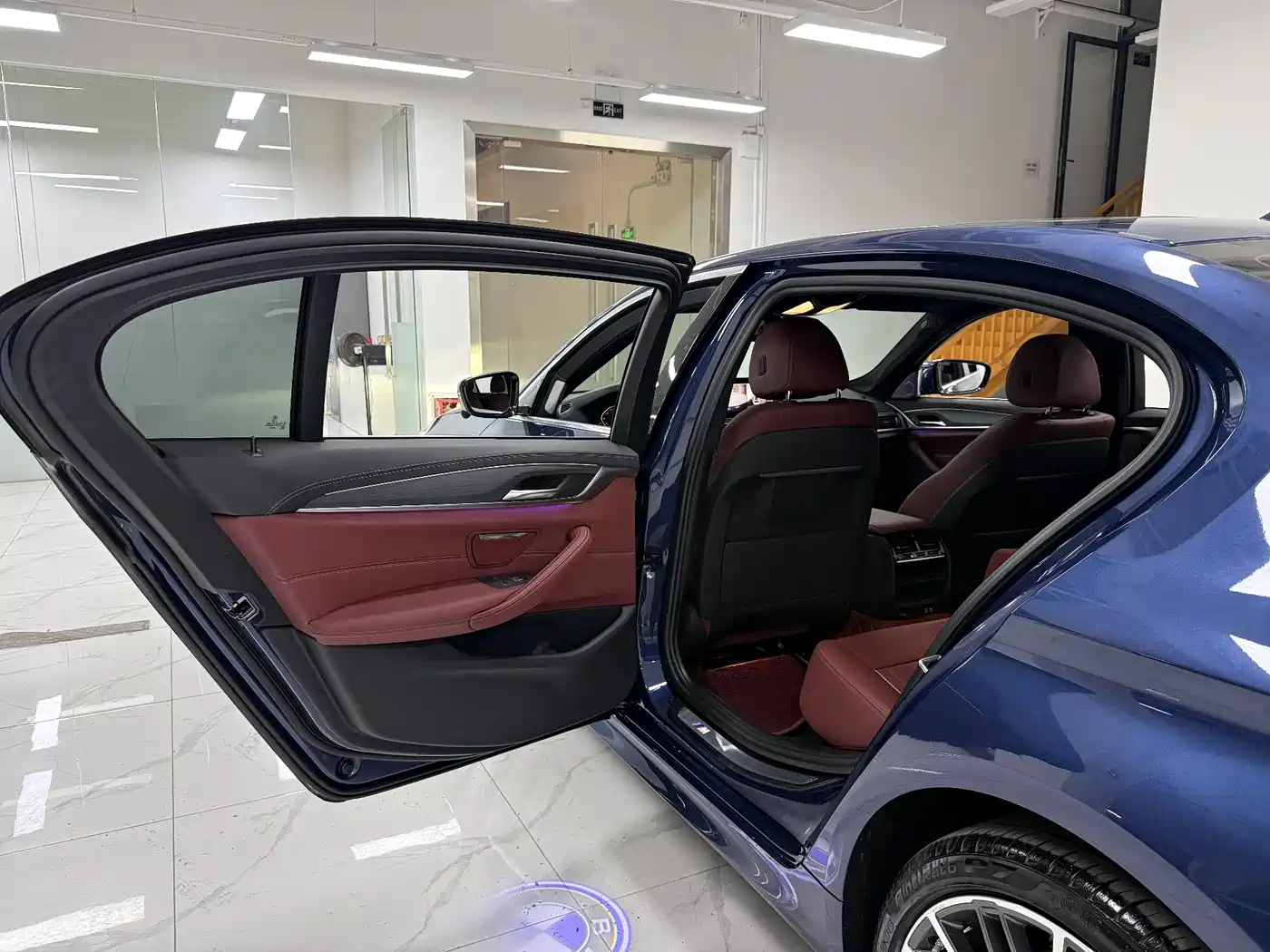 BMW 5 Series 2021 530Li Leading M Sport Package фото 13