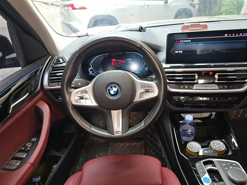 BMW iX3 2024 Leading Edition фото 3