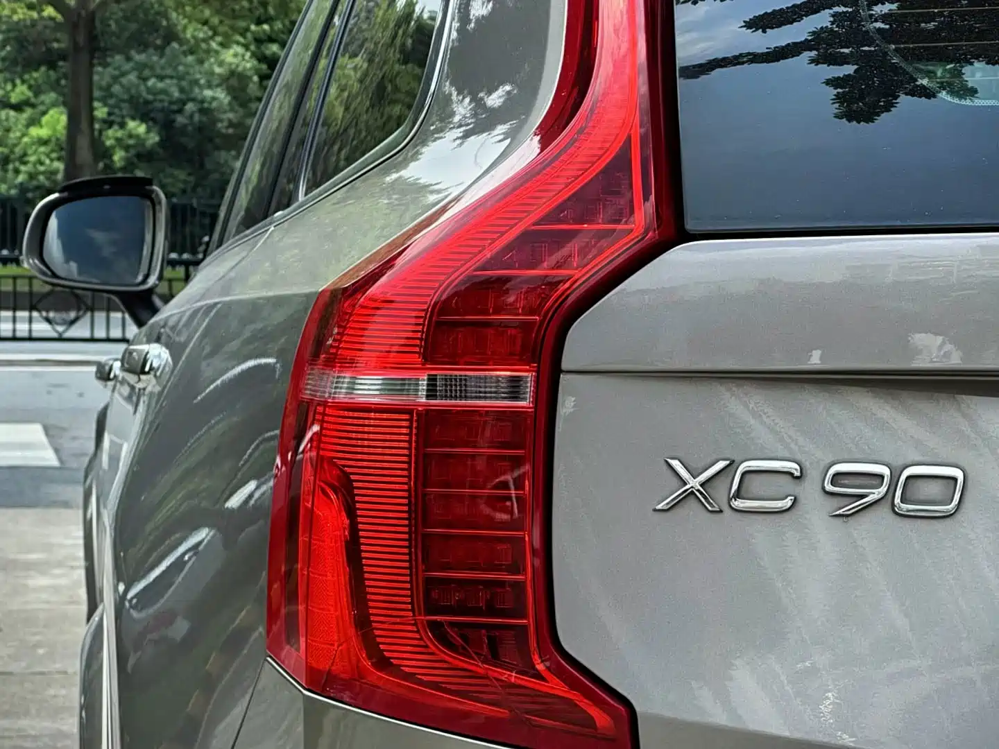 Photo 4 - Volvo XC90
