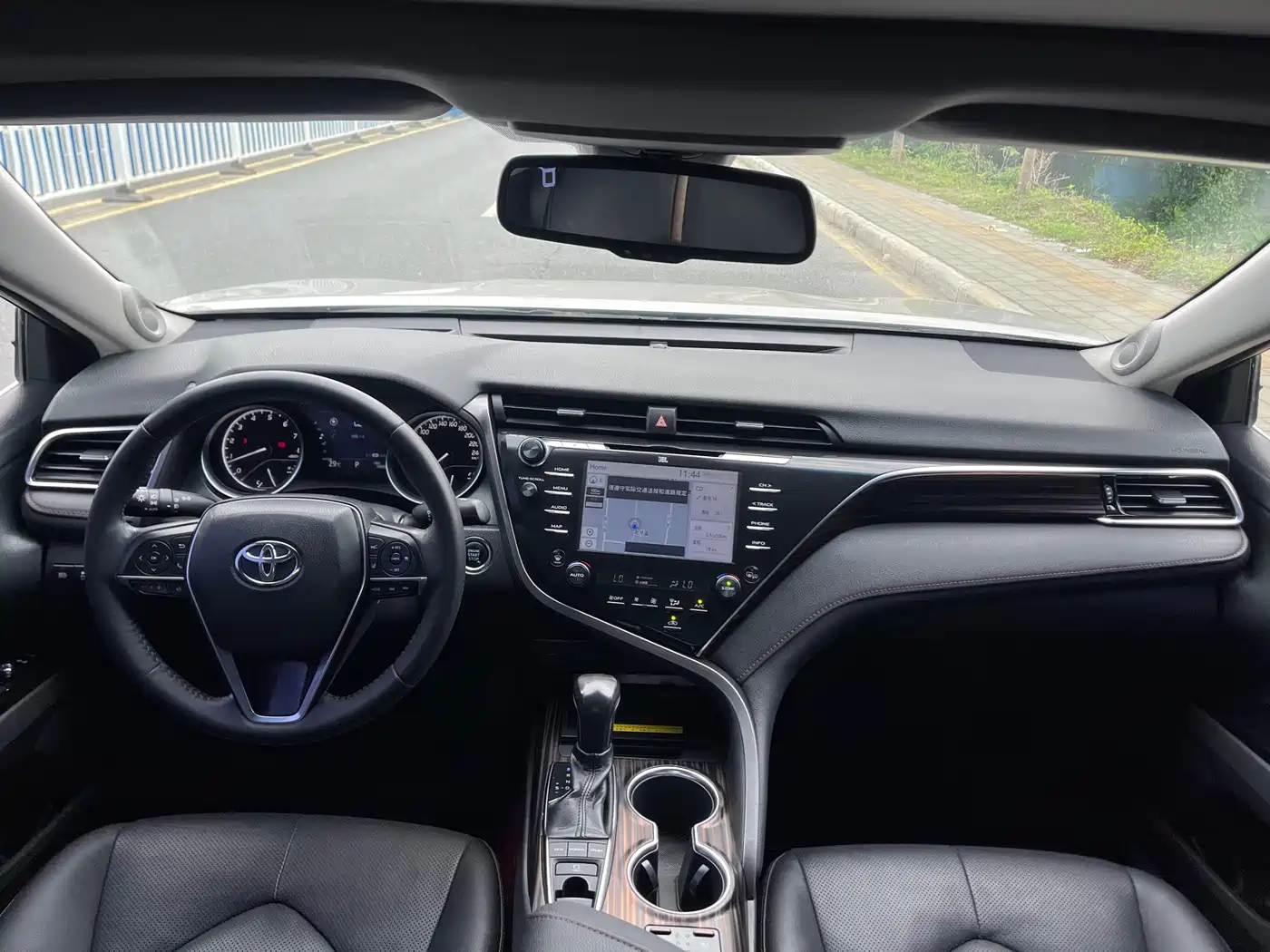 Toyota Camry 2018 2.5Q Flagship Edition фото 16
