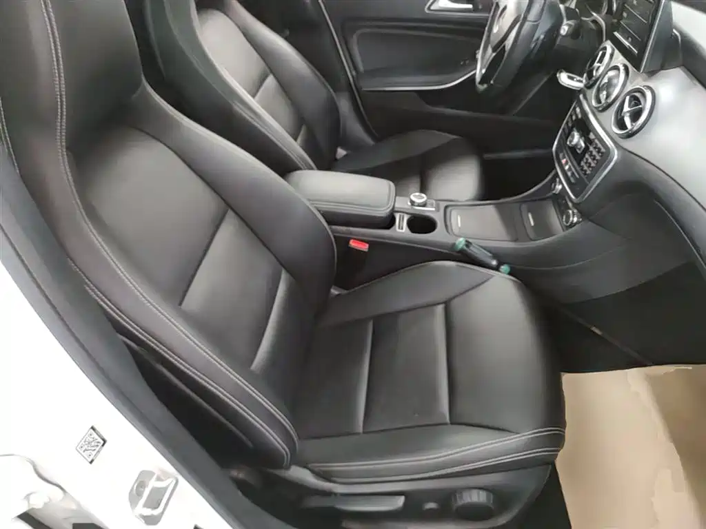 Mercedes-Benz GLA 2015 GLA 200 Dynamic фото 25