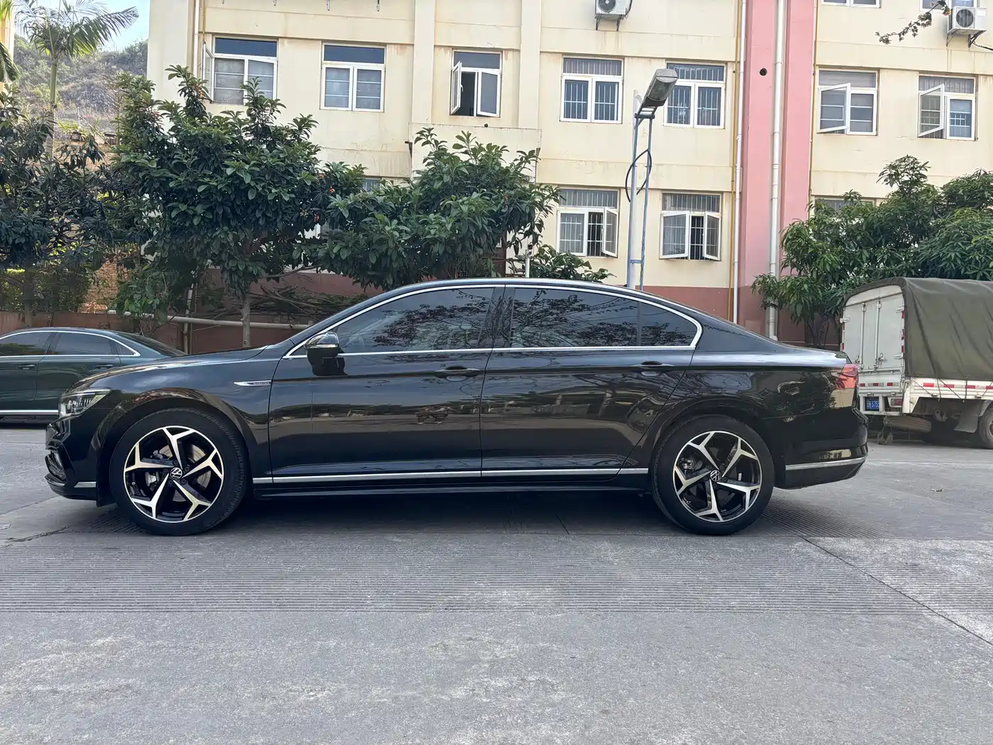 Volkswagen Magotan 2023 Model 2 Million Commemorative Edition 330TSI DSG Luxury фото 5