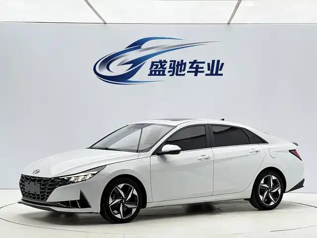 Hyundai Elantra 1.5L CVT LUX, Премиум