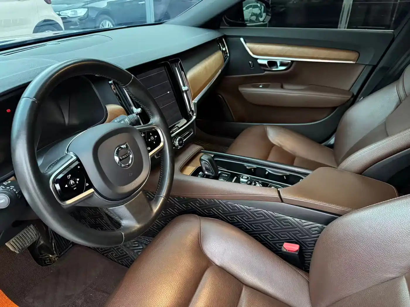 Фото 8 - Volvo S90
