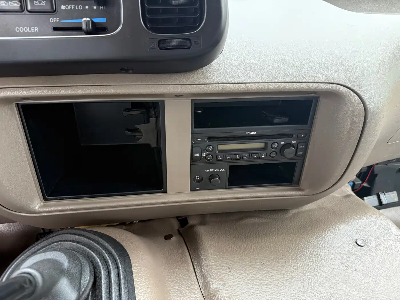 Toyota Coaster 2007 2.7L Gasoline Premium Upgrade Edition 23-seater фото 17