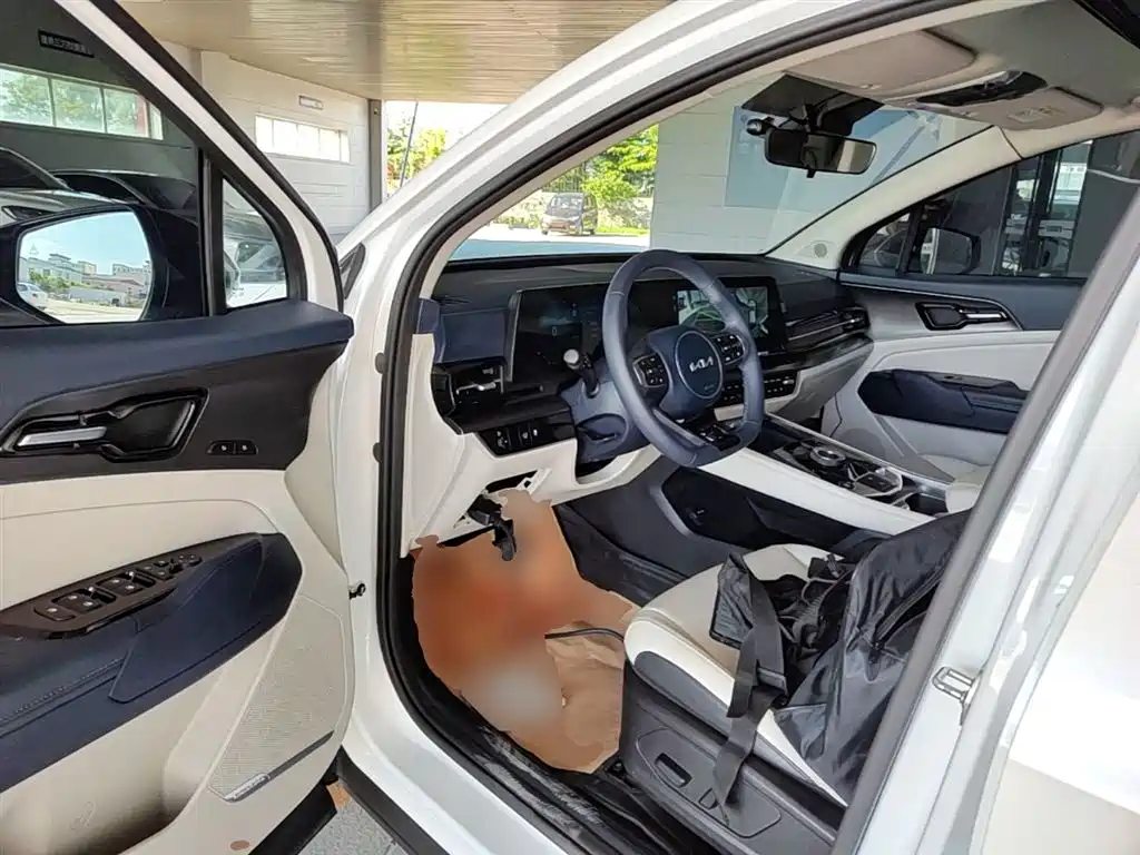 Kia Sportage 2023 2.0L HEV 2WD Flagship Edition фото 16